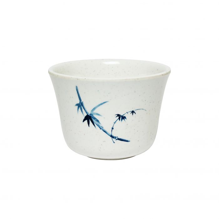 Thunder Group Tea Cup 12/Pcs is perfect for serving milk tea, pu-erh and other green tea in Asia-themed restaurants. This two-tone stone-colored Tea Cup will bring some friendly ambiance to your food presentation. Manufactured from a durable plastic material this dinnerware is extremely popular for its nearly unbreakable structure. However, with heat resistance of up to 212° F or 100° C, melamine is not suitable for cooking and warming foods in a microwave or oven. It is dishwasher safe.