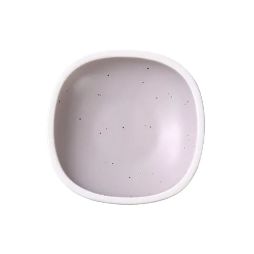 Yanco Square Salad/Pasta Bowl DM-509 Porcelain possesses exceptional durability, low porosity, and high density, ensuring long-lasting performance, safety, a pleasant tactile experience, and aesthetic appeal. The Denmark Collection by Yanco seamlessly blends minimalist and chic design elements, providing an elegant backdrop for your culinary creations. Meticulously crafted from premium porcelain, this collection features a stunning light gray hue that effortlessly complements luxurious table settings.