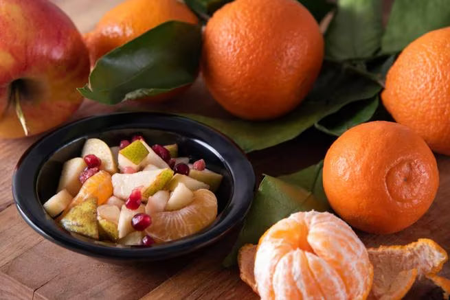Serve fruit, desserts, and side dishes with confidence using the KL80503 Black Melamine Rimmed Fruit Bowl. This 4.75 oz break resistant bowl is ideal for restaurants, cafeterias, catering services, and home dining.