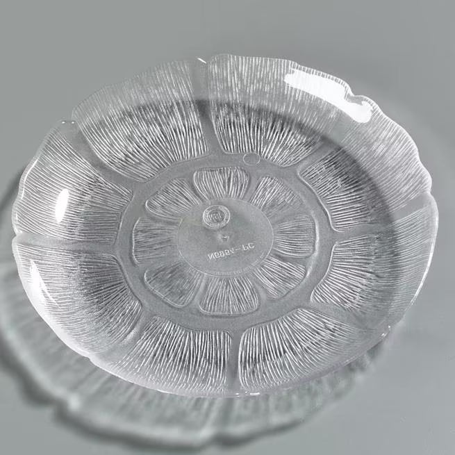 7.5 Inch Clear Polycarbonate Petal Mist Plate with break resistant construction. Ideal for appetizers, desserts, buffets, catering, restaurants, and home entertaining.