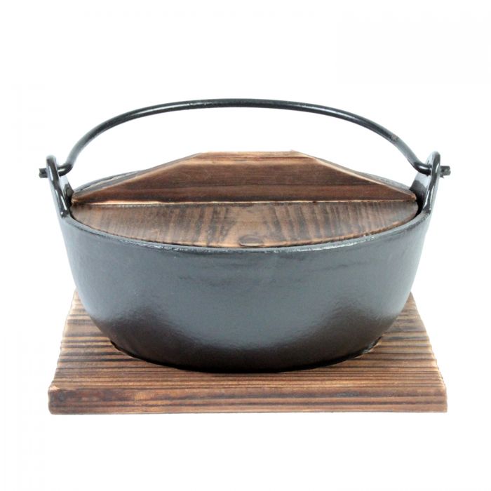 Thunder Group Nabemono Bowl blends traditional aesthetics with practical functionality to elevate the dining experience. With a 32 oz capacity, this round cast iron bowl is perfect for serving noodles, soups, and stews. Designed with a swing handle for ease of transport and serving, it includes a wooden lid and base that help retain heat and add rustic charm.