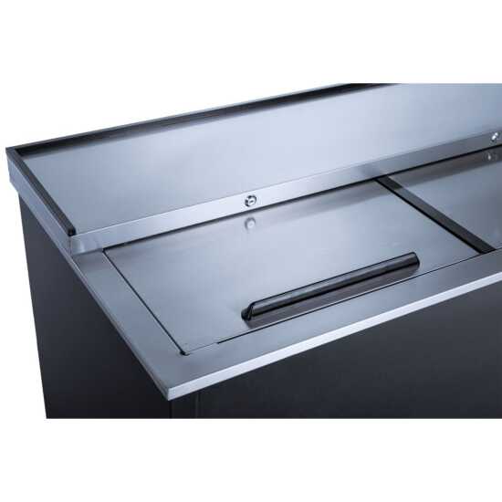 Coldline BBC-25 25-inch horizontal reach-in black bottle cooler with 5 cu. ft. capacity. Ideal for bars and restaurants, this compact cooler keeps bottles cold and easily accessible for quick service.