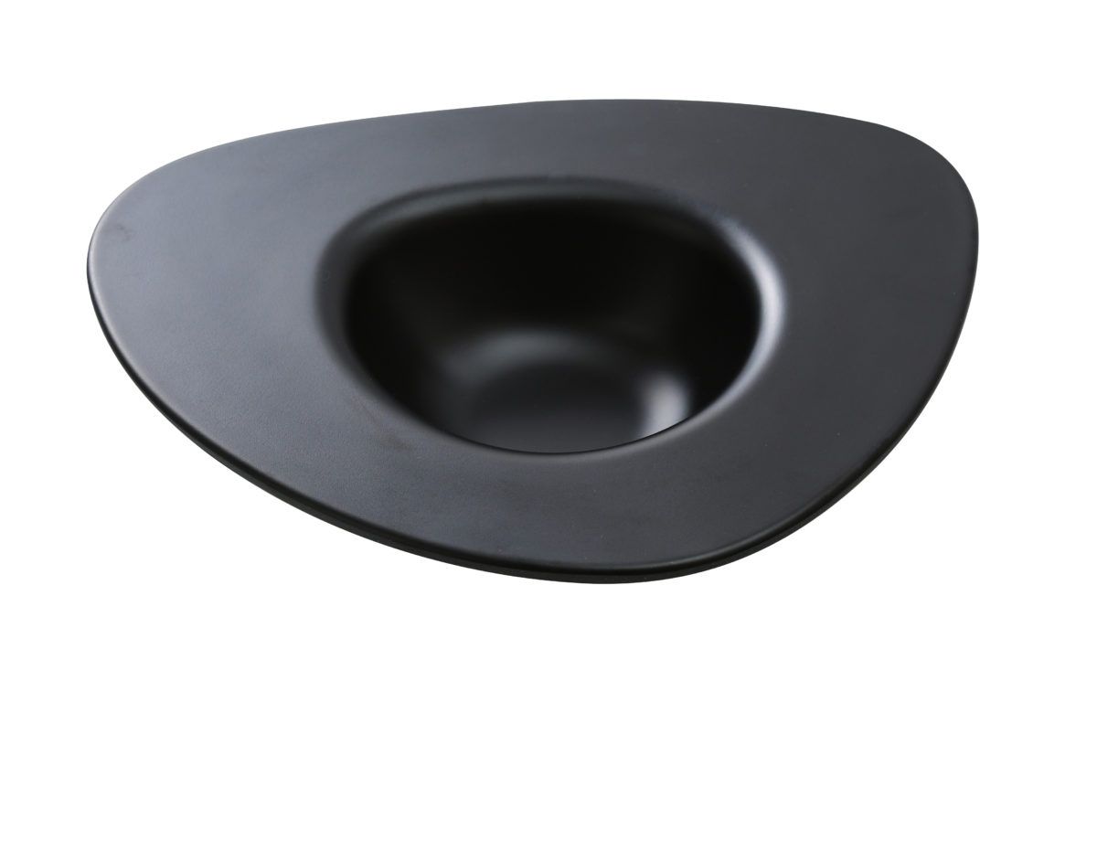 Yanco Dessert Plate MO-410BK It is made from durable and reliable melamine material, which makes the plate look like ceramics. You can use this stylish plate to serve any dish you want. For example, you can use it for serving cakes, muffins or other dessert. The Moderne collection has an elegant and stylish design. Performed in black color, it will perfectly fit any restaurant environment.