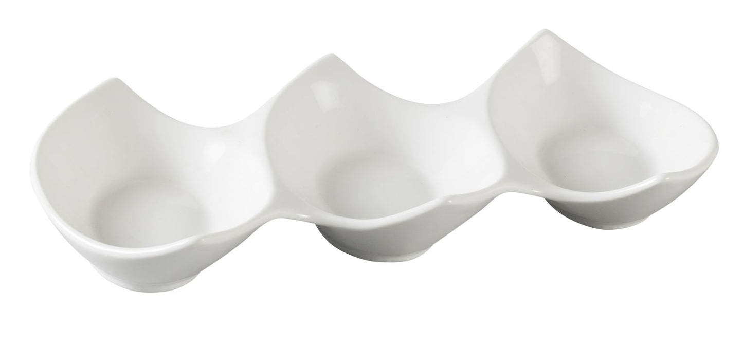 Yanco 3-Compartment Plate PS-2111 is an ideal solution for food-serving establishments looking for elegant and high-quality tableware. This porcelain dish is perfect for serving dips, sauces, and desserts, and features a stylish design from the Piscataway collection that complements any setting. Whether used in restaurants, catered events, outdoor dining areas, or hotels, it provides a practical and attractive dinnerware option.