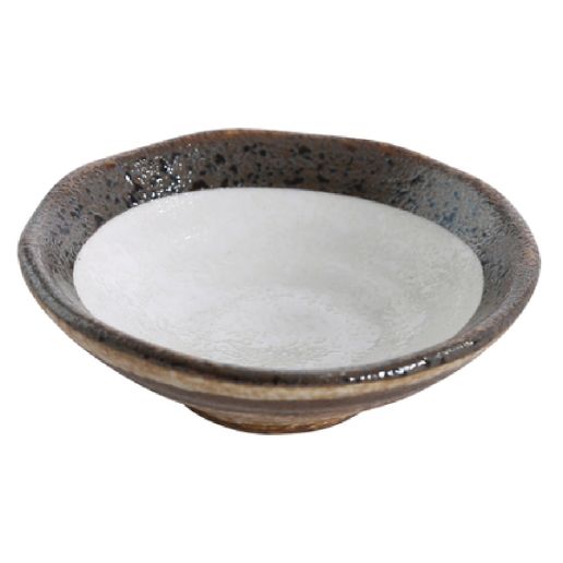 Yanco Sauce Dish RO-4003 is crafted from high-quality porcelain, making it a dependable choice for serving sauces, dips, spices, and herbs. With a sleek glazed finish, this dish features a crisp white design that complements any table setting, making it ideal for restaurants, catered events, outdoor dining, and hotels. With a 1.5-ounce capacity, it is perfect for enhancing the presentation of condiments and accompaniments.