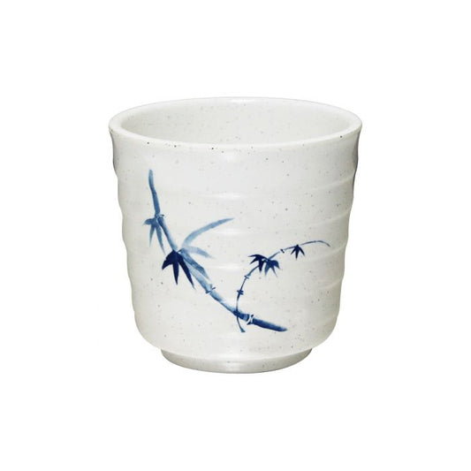Thunder Group Tea Cup 12/Pcs is perfect for serving milk tea, pu-erh and other green tea in Asia-themed restaurants. This two-tone stone-colored Tea Cup will bring some friendly ambiance to your food presentation. Manufactured from a durable plastic material this dinnerware is extremely popular for its nearly unbreakable structure. However, with heat resistance of up to 212° F or 100° C, melamine is not suitable for cooking and warming foods in a microwave or oven. 