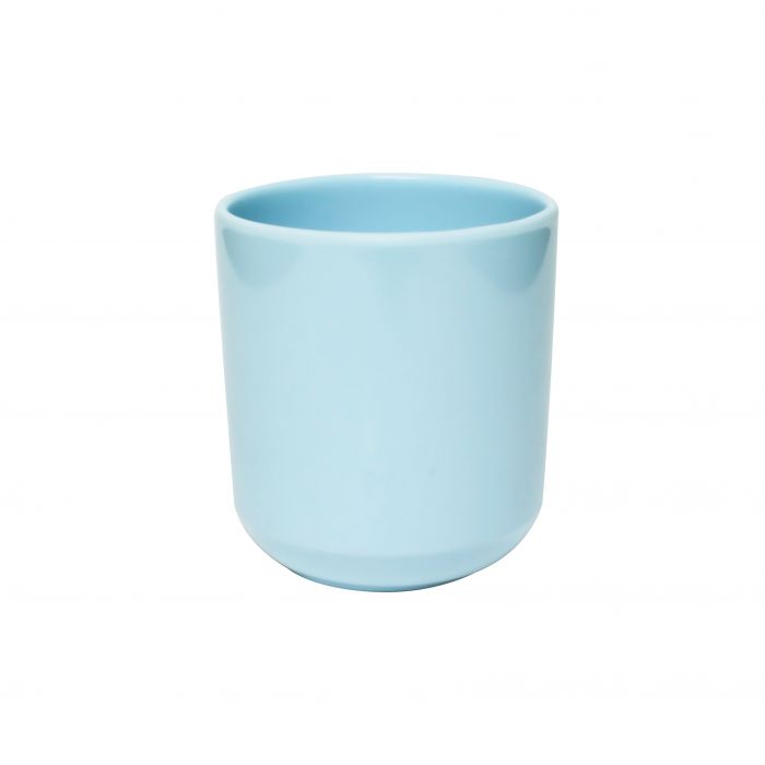 The Thunder Group Mug features a stone-colored design with elegant orchid accents, adding Asian flair to any table setting. Made from durable melamine, it’s BPA-free, break-resistant, shatter-resistant, lightweight, and stackable for easy storage. Dishwasher safe and NSF listed, this cup is perfect for serving milk tea, green tea, and other beverages at restaurants, catered events, or home use.