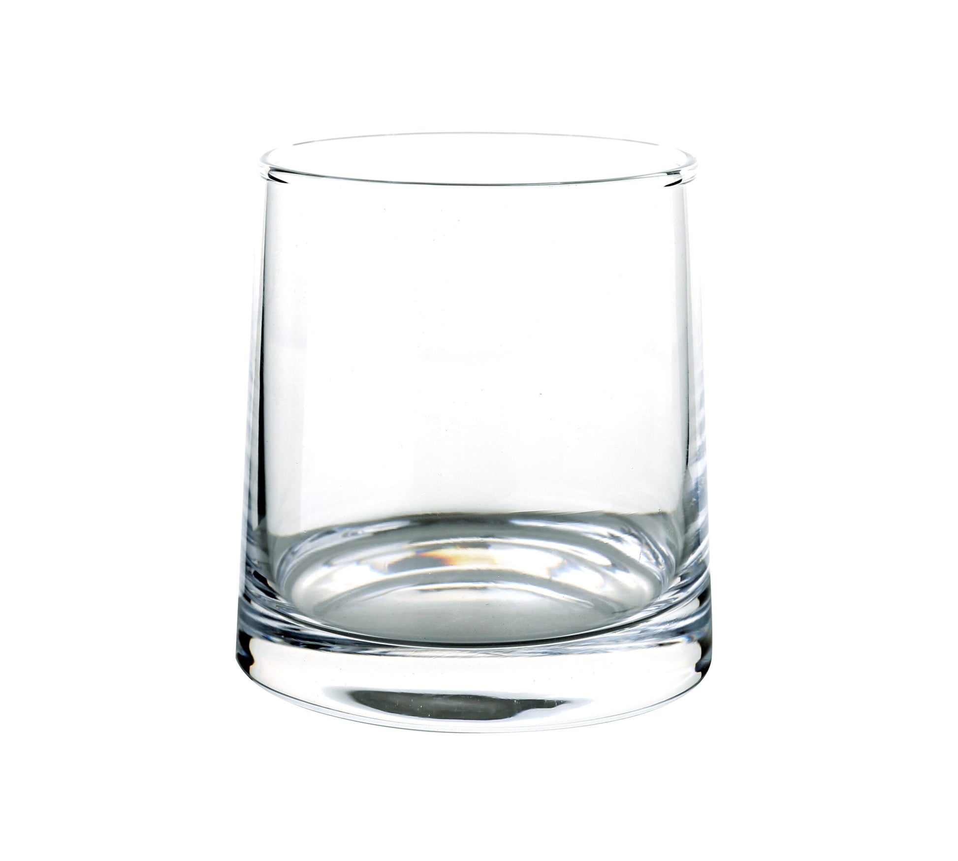 Yanco Rocks Glass AM-409 is a reliable and stylish choice for serving whiskey, cocktails, or spirits over ice. With a 9 oz capacity, it strikes the perfect balance between function and presentation, making it a staple for bars and restaurants. Crafted from durable clear glass, this rocks glass features a wide mouth and sturdy base for stability and easy handling. 