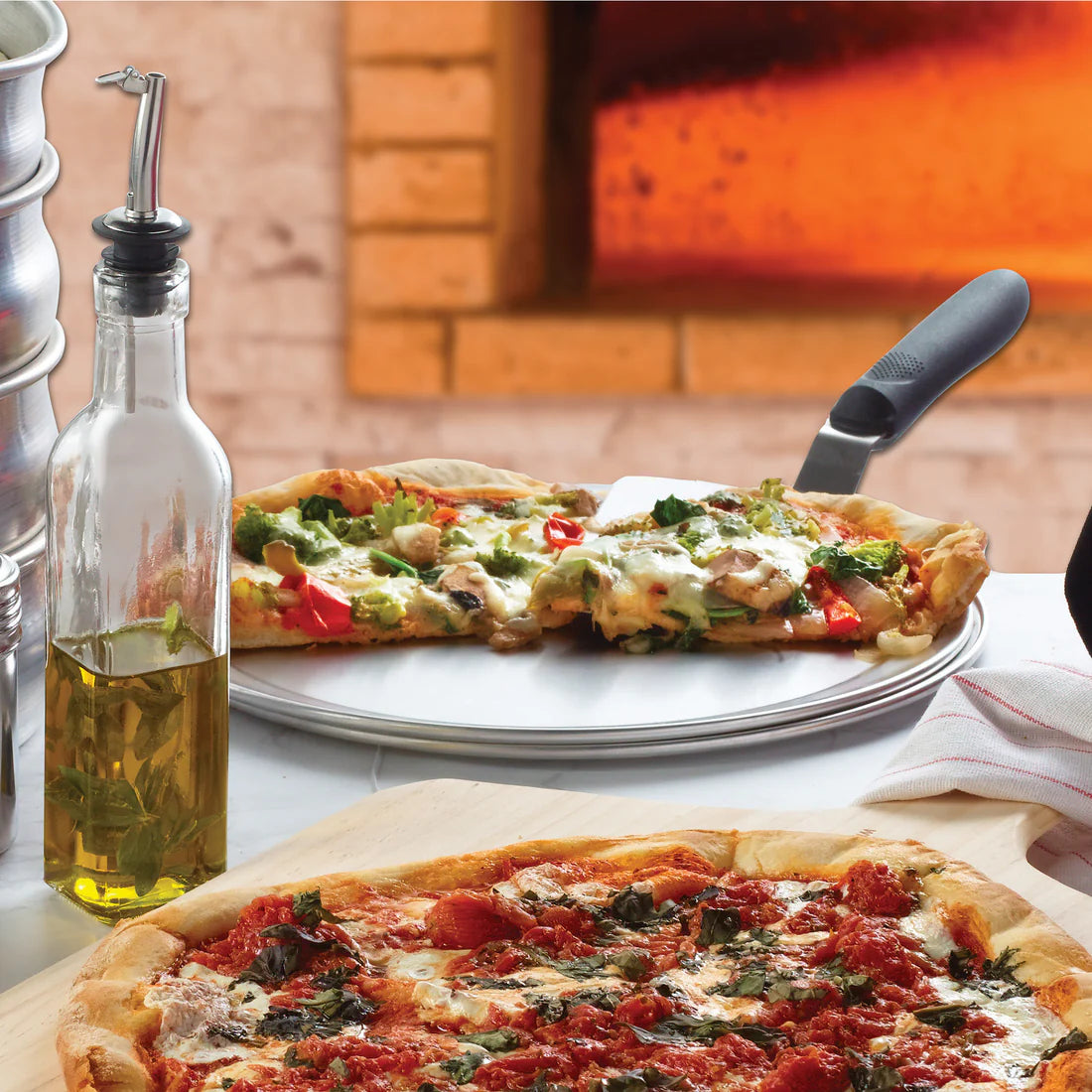 Winco APZT-10 to APZT-9, 7-20" Alu Wide Rim Pizza Tray
