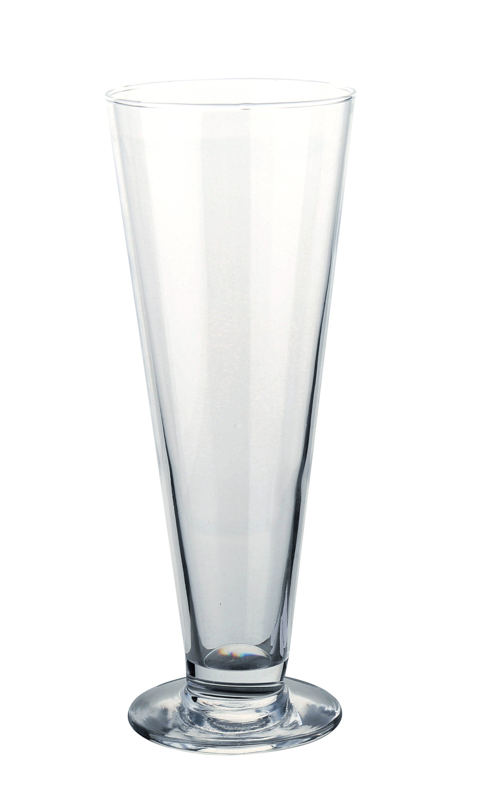 Yanco Tall Beer Glass AS-413 brings height and elegance to your drink service. With a 13.5 oz capacity, it's an excellent choice for serving premium drafts, craft brews, or refreshing lagers. Its tall, slender profile enhances carbonation and head retention, making it ideal for establishments that value presentation and performance. Crafted from durable, crystal-clear glass, this piece is part of the Aqua Spirits collection—designed for lasting use in restaurants, bars, and taprooms.