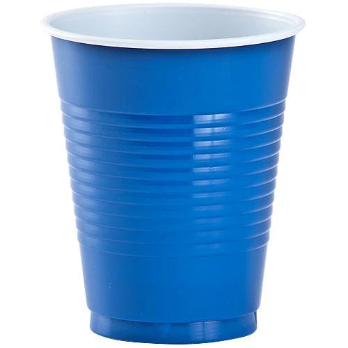 18oz Disposable Plastic Cups in Red and Blue – Durable, crack-resistant, and perfect for parties, BBQs, tailgates, and events. Ideal for soda, beer, and cocktails. Stackable and easy to dispose of.