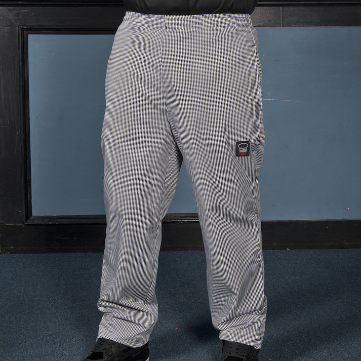 Chef Pants (L, M, S, XL, 2XL) 12/Pack feature an elastic waist and drawstring for secure fastening. The lightweight 65/35 poly-cotton blend ensures maximum breathability ideal for chefs and line cooks in hot hotel and restaurant kitchens. The houndstooth pants offer ample storage with on-seam and back pockets. The traditional styling of these pants adds an upscale flare that elevates any dining experience.