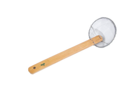 Shark’s fin mesh skimmer
