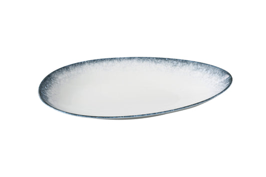 Yanco Deep Oval Plate MR-313 brings both depth and elegance to your tabletop presentations. Highlighted by a sleek midnight blue rim, this plate offers a gently curved interior, perfect for saucy entrées, composed salads, or hearty side dishes. Its porcelain build ensures lasting durability, making it an excellent choice for high-volume foodservice venues with a modern aesthetic.