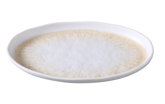Yanco Platter OP-214 is a generous serving piece that combines durability with elegant presentation. Crafted from melamine, it features a white and brown color palette enhanced by a golden design and textured surface. With a size of 14 3/8" x 9 3/8", this platter is ideal for showcasing entrées, main courses, or shared platters in upscale dining environments, buffets, and catered events.