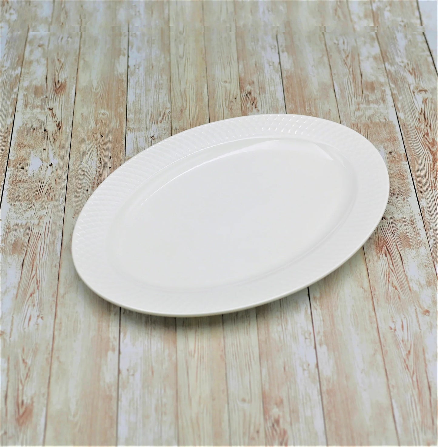 C.A.C. Oval Platter 14" – Large and durable porcelain platter, ideal for serving entrées, seafood, or family-style dishes. Perfect for restaurants, hotels, and catering events. 12 per case. SKU: RSCAC-OP-14.