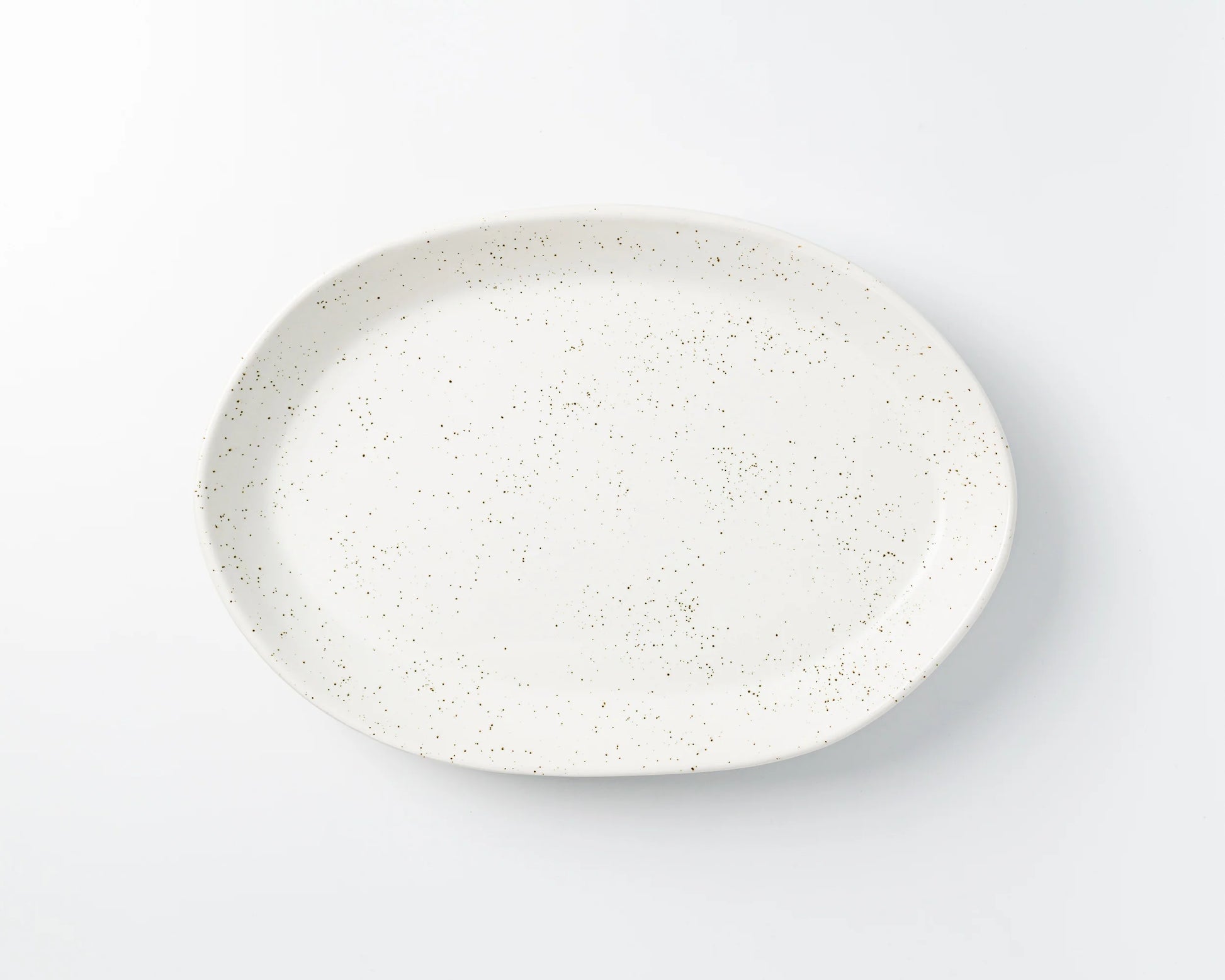 Oval Platter 13" (12/Case) – A large 13-inch oval platter, ideal for serving entrées, appetizers, or shared dishes. Made from durable, high-quality material, perfect for restaurants, cafés, catering, and elegant table presentations.