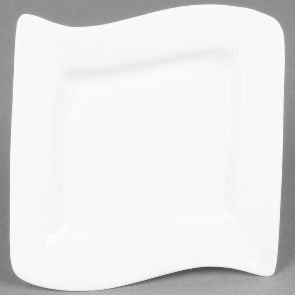 Square Plate 6 3/4" (36/Case) – Compact square plate ideal for appetizers, desserts, and side servings. Durable construction with a modern square design, suitable for commercial foodservice use in restaurants, cafés, and catering operations.