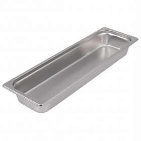 Half-size long steam table pan stanton trading crafted from standard gauge stainless steel, featuring a 2-1/2" depth for versatile food service use and an anti-jam design for easy stacking. NSF certified for food safety, perfect for commercial kitchens and catering services.
