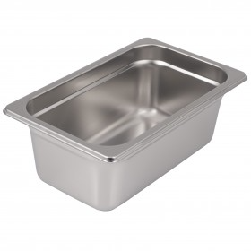 Quarter-size steam table pan stanton trading crafted from standard gauge stainless steel, featuring a 4" depth for versatile food service use and an anti-jam design for easy stacking. NSF certified for food safety, perfect for commercial kitchens and catering services.