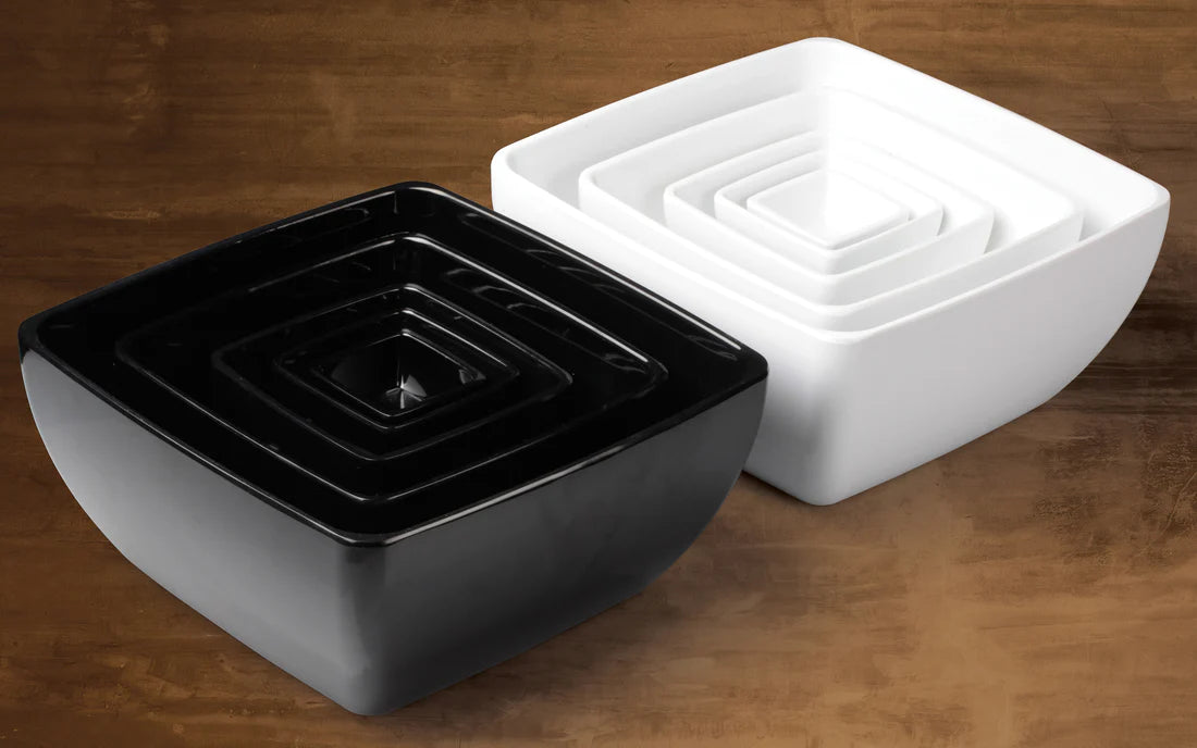 Winco WDM009-203 to 304 5" to 7.5" White & Black, Melamine Square Bowl
