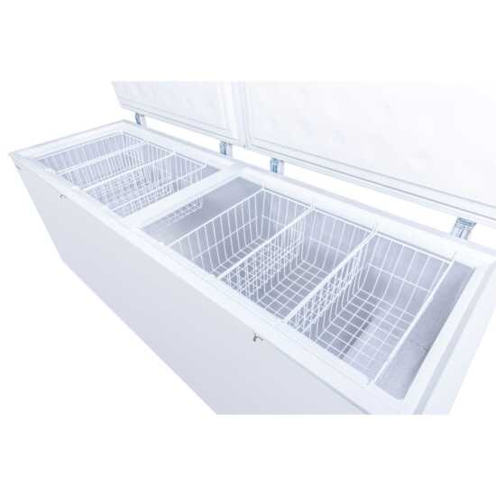 Coldline CF91 91" Commercial Chest Freezer, 26.7 cu. ft., delivers maximum storage capacity for commercial use. Ideal for storing large volumes of frozen products, it ensures easy access and organized storage in high-demand environments.