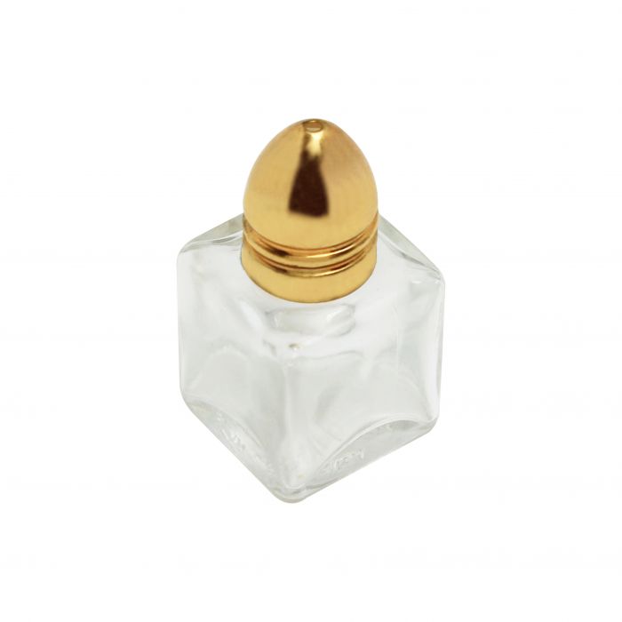 Thunder Group Cube Salt & Pepper Shaker brings modern elegance to your tabletop with its unique cube shape, clear glass body, and striking gold cap. Ideal for restaurants, hotels, and catered events, this 1/2 oz shaker is designed for precise seasoning while enhancing the overall dining experience. Measuring 1 1/2" x 1 1/2" and standing 3" tall, it offers a perfect balance of style and practicality for any refined foodservice setting.