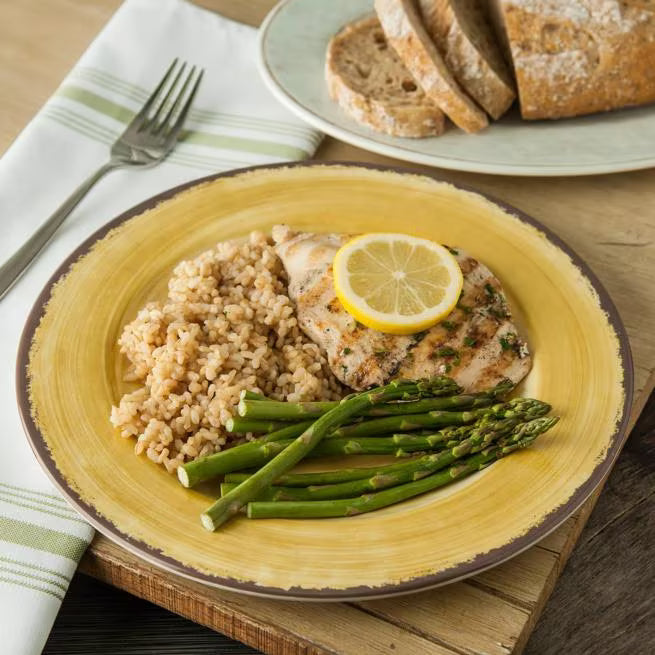 Serve meals in style with the 5400213 Amber Melamine Dinner Plate. This 9 Inch break resistant plate features a rustic pottery inspired design, making it ideal for restaurants, catering, buffets, outdoor dining, and home use.