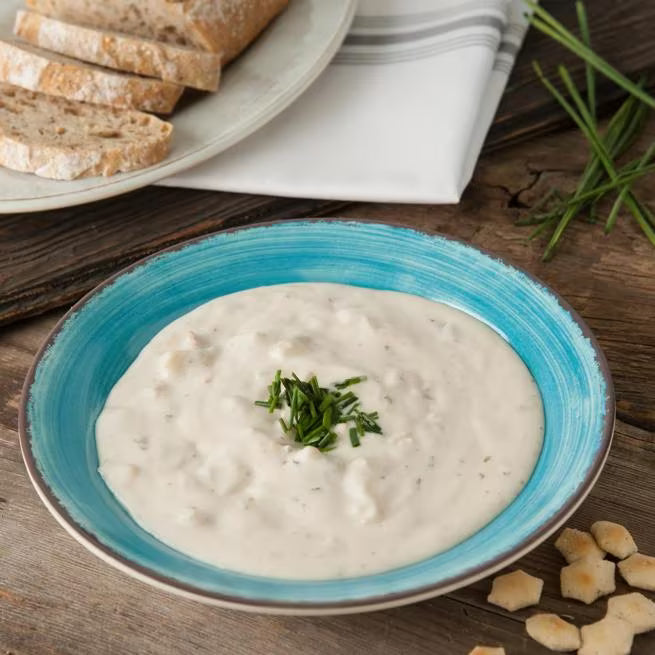 Serve soups, pasta, and salads with style using the 5400315 Aqua Melamine Rimmed Soup Bowl. This 28.5 oz break resistant bowl features a rustic pottery inspired design, making it ideal for restaurants, catering, buffets, and home dining.