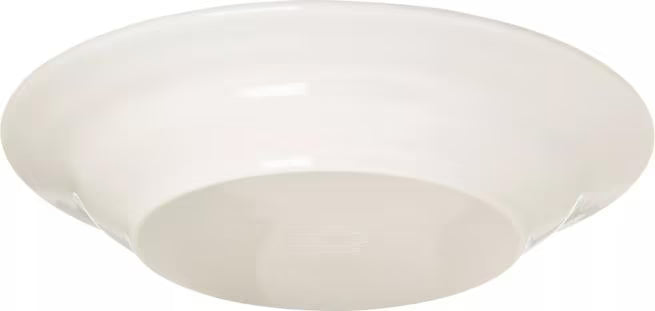 Serve soups, pasta, and salads with style using the 5400353 Sweet Cream Melamine Rimmed Soup Bowl. This 28.5 oz break resistant bowl features a rustic pottery inspired design, making it ideal for restaurants, catering, buffets, and home dining.