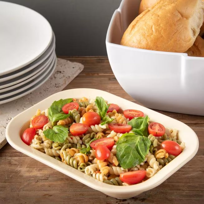 28 oz Tan Melamine Rectangle Baker Server with commercial grade durability and traditional styling. Stain resistant, chip resistant, and temperature insulated for restaurants, cafes, catering, buffets, and home dining.