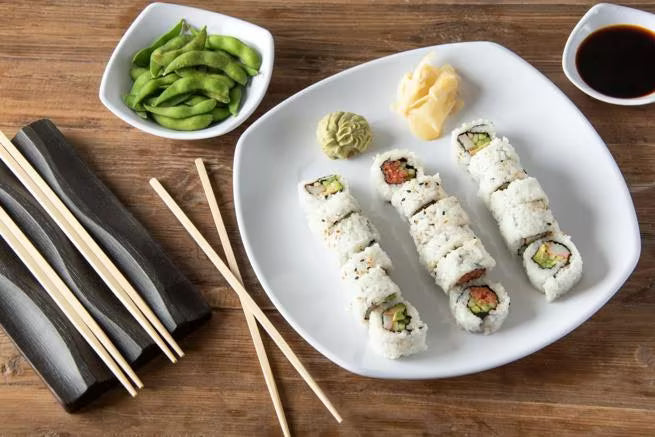 9.5 Inch White Melamine Upturned Corner Medium Square Plate with commercial grade durability, shatter resistant construction and a modern square design. Perfect for entrees, salads, pasta, egg rolls and spring rolls.