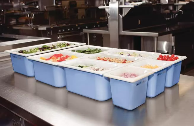 Monitor cold food temperatures with the 6 Quart White Blue Coldmaster CoolCheck Half Size Food Pan CM1101C1402. CoolCheck technology provides a visual temperature indicator while refrigerant gel keeps food at or below 40°F for up to 8 hours.