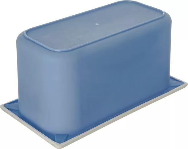 Monitor cold food temperatures with the 4 Quart White Blue Coldmaster CoolCheck Third Size Food Pan CM1102C1402. CoolCheck technology provides a visual temperature indicator while refrigerant gel keeps food at or below 40°F for up to 8 hours.