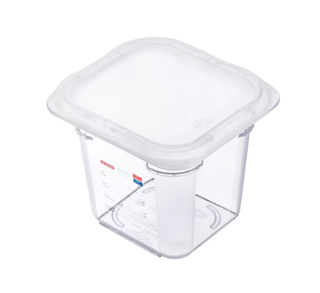 Organize food storage with the GN 1/6 Size 6 Inch Deep Clear Polycarbonate Food Pan 09839. Features an integrated traceability label, measuring scale, rounded edges and stain-resistant construction.