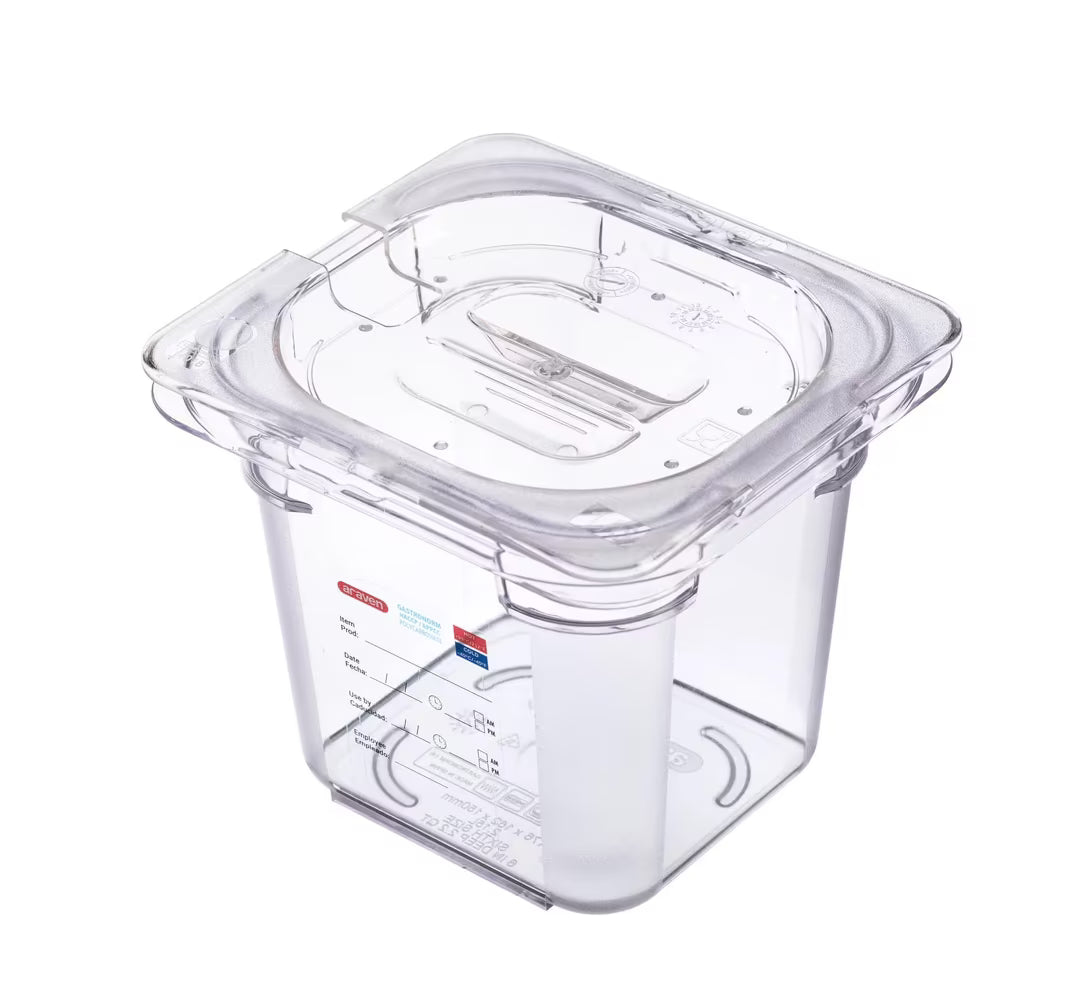 Protect and serve food efficiently with the GN 1/6 Size Notched Clear Polycarbonate Contact Lid 84018. Features a universal fit, integrated handle, utensil rest, and reduced air exposure.