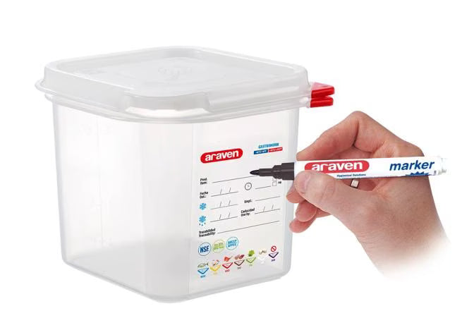 Store and preserve food efficiently with the GN 1/2 Size 2.5 Inch Deep 4.2 Qt Translucent Polypropylene Food Pan with Airtight Lid 03032. Features a double airtight seal, integrated label, ColorClip identification, and measurement indicators.