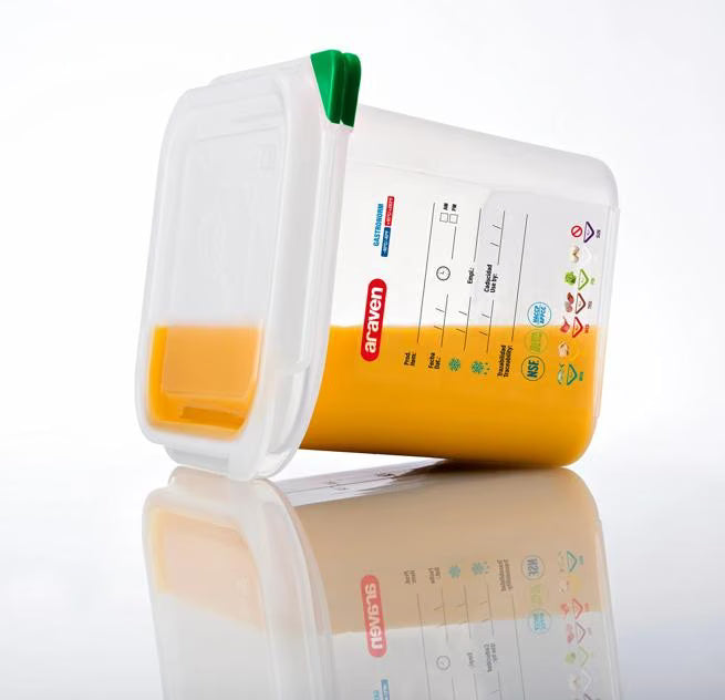 Store and preserve food efficiently with the GN 1/3 Size 6 Inch Deep 6.3 Qt Translucent Polypropylene Food Pan with Airtight Lid 03031. Features a double airtight seal, integrated label, ColorClip identification, and measurement indicators.