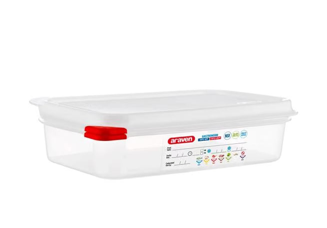 Store and preserve food efficiently with the GN 1/4 Size 2.5 Inch Deep 1.9 Qt Translucent Polypropylene Food Pan with Airtight Lid 03026. Features a double airtight seal, integrated label, ColorClip identification, and measurement indicators.