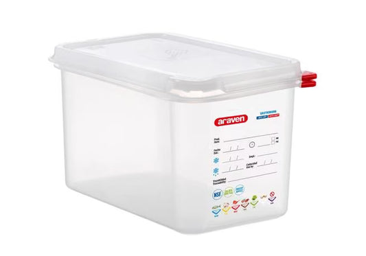 Store and preserve food efficiently with the GN 1/4 Size 6 Inch Deep 4.5 Qt Translucent Polypropylene Food Pan with Airtight Lid 03028. Features a double airtight seal, integrated label, ColorClip identification, and measurement indicators.