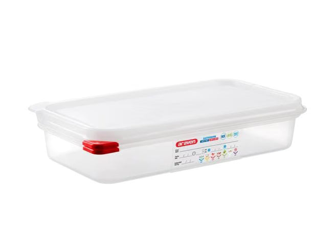 Store and preserve food efficiently with the GN 1/3 Size 2.5 Inch Deep 2.6 Qt Translucent Polypropylene Food Pan with Airtight Lid 03029. Features a double airtight seal, integrated label, ColorClip identification, and measurement indicators.
