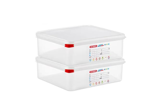 Store and preserve food efficiently with the GN 1/3 Size 6 Inch Deep 6.3 Qt Translucent Polypropylene Food Pan with Airtight Lid 03031. Features a double airtight seal, integrated label, ColorClip identification, and measurement indicators.