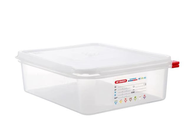 Store and preserve food efficiently with the GN 1/2 Size 4 Inch Deep 6.8 Qt Translucent Polypropylene Food Pan with Airtight Lid 03033. Features a double airtight seal, integrated label, ColorClip identification, and measurement indicators.