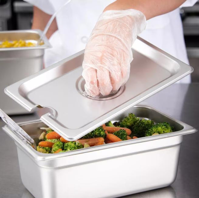 Protect and serve food efficiently with the DuraPan Stainless Steel Hotel Pan Slotted Handled Cover 1/4 Size 607140CS. Features heavy gauge stainless steel, a serving spoon notch, and a comfortable concave handle.