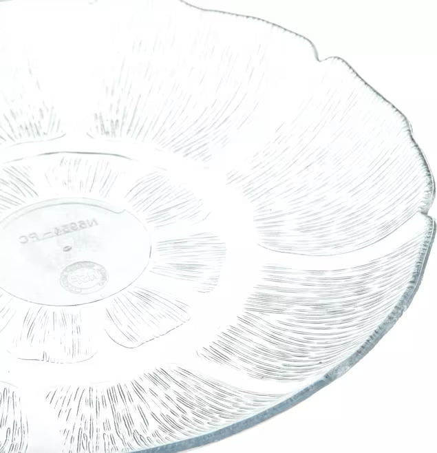 7.5 Inch Clear Polycarbonate Petal Mist Plate with break resistant construction. Ideal for appetizers, desserts, buffets, catering, restaurants, and home entertaining.
