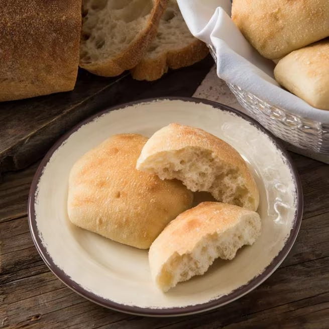 7 Inch Sweet Cream Melamine Bread and Butter Plate with commercial grade, break resistant construction. Ideal for serving bread, pastries, desserts, and appetizers in restaurants, catering, and home dining.