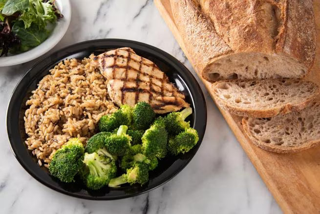 10" Black Melamine Dinner Plate with break resistant, stain resistant construction. Ideal for restaurants, cafeterias, catering, and home dining.