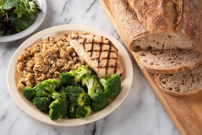 10" Tan Melamine Dinner Plate with break resistant, stain resistant construction. Ideal for restaurants, cafeterias, catering, and home dining.