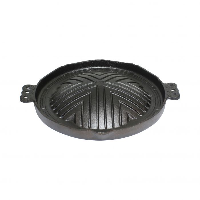 Thunder Group Heavy-duty Barbecue Plate is designed for superior performance and durability in demanding culinary settings. This round plate features a concave surface with raised ridges, ideal for grilling meats, seafood, and vegetables to perfection. Crafted from heavy-duty cast iron, it ensures exceptional heat retention and even cooking, while the ridged surface delivers bold sear marks that enhance both presentation and flavor. 