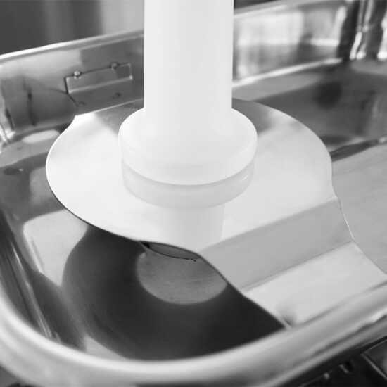 Prepline FM32 HUB 32 meat grinder with 2 HP motor, designed for high-capacity meat grinding in commercial kitchens and butcher shops.